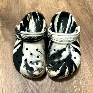 CROCS Kids Black and White Swirl Clogs